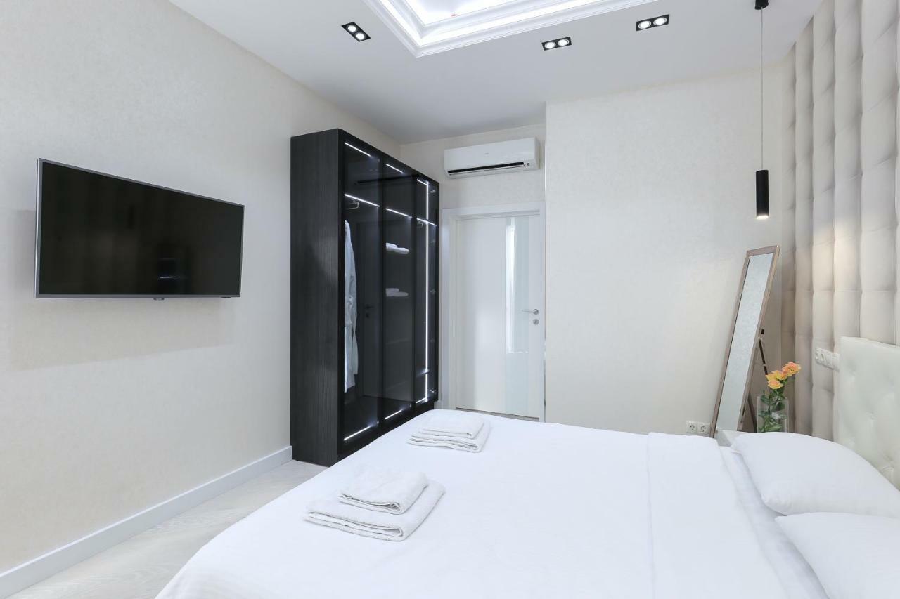 Black&White Apartment In Smart Plaza Kiev Exterior foto