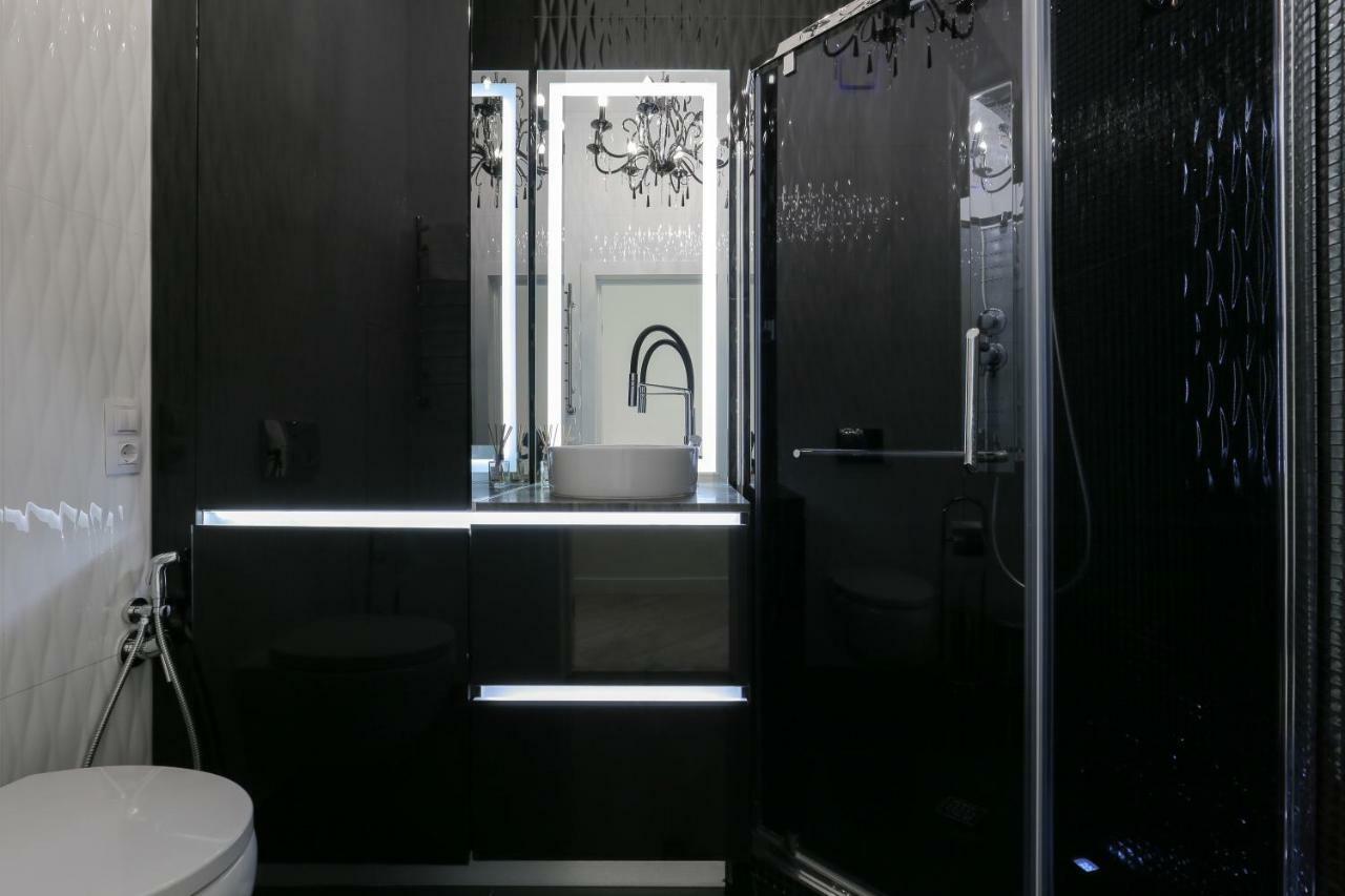 Black&White Apartment In Smart Plaza Kiev Exterior foto